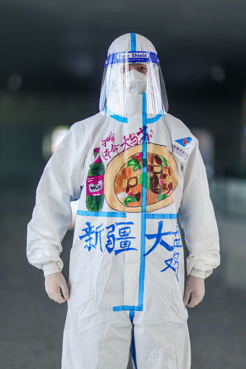 年夜饭与防护服 特殊时期的温暖传递