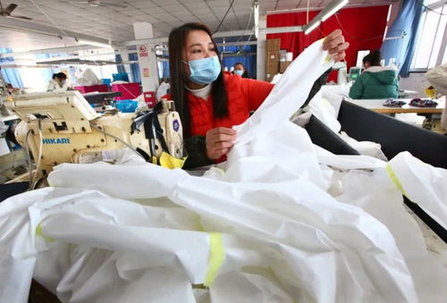 从时装到战袍 马鞍山服装厂的紧急转产与3000套日产能的守护